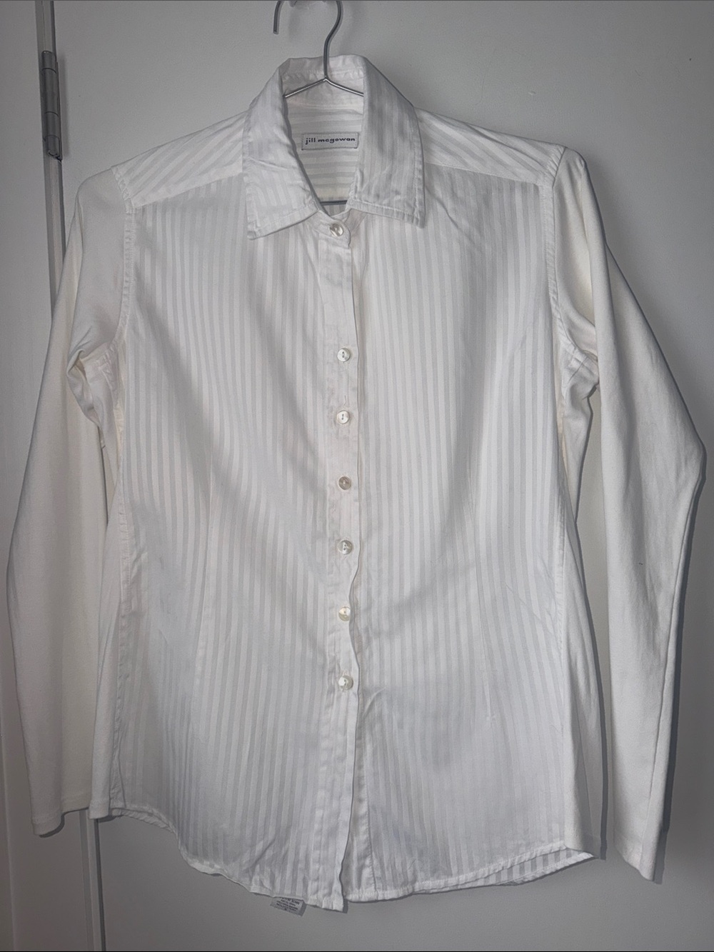 Jill McGowan White Subtle Stripe Button-Up Shirt size S
